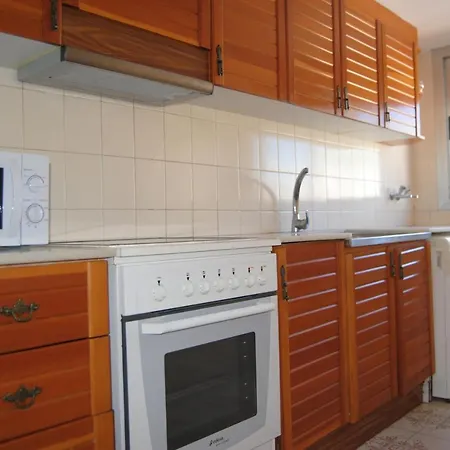 Iris Apartment *